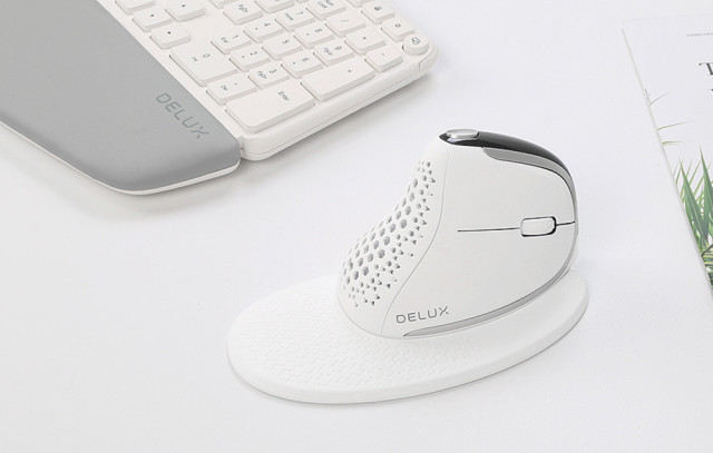 Delux M618XSD vezeték nélküli vertikális, ergonomikus egér Bluetooth + 2.4GHz RGB - Fehér