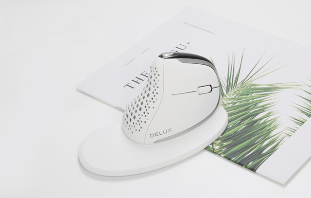 Delux M618XSD vezeték nélküli vertikális, ergonomikus egér Bluetooth + 2.4GHz RGB - Fehér