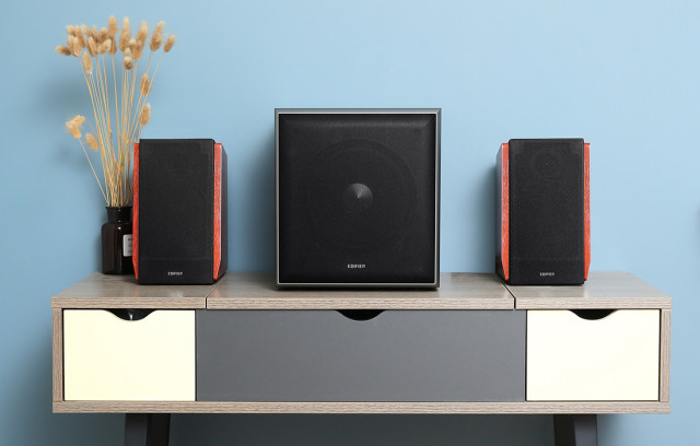 Edifier R1700BTs 2.0 hangszóró szett - Barna