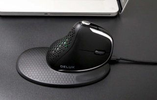Delux M618XSD vezeték nélküli vertikális, ergonomikus egér Bluetooth + 2.4GHz RGB - Fekete
