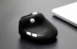 Delux M618XSD vezeték nélküli vertikális, ergonomikus egér Bluetooth + 2.4GHz RGB - Fekete