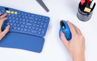Delux M618XSD vezeték nélküli vertikális, ergonomikus egér Bluetooth + 2.4GHz RGB - Kék
