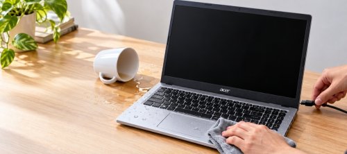 Ráöntötted a kávét a laptopodra? Ezt tedd az első percekben